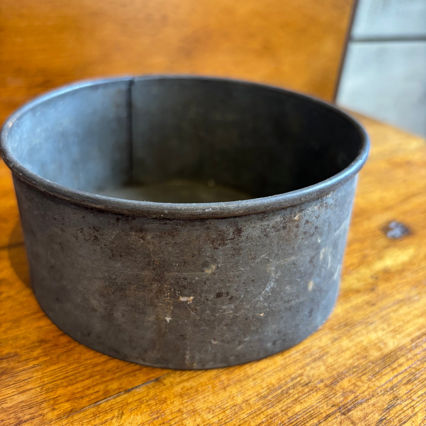 Antique Round Baking Mold - MED