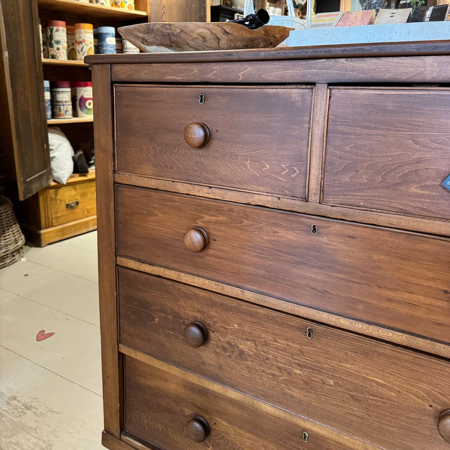 Early American 5 Drawer Dresser
