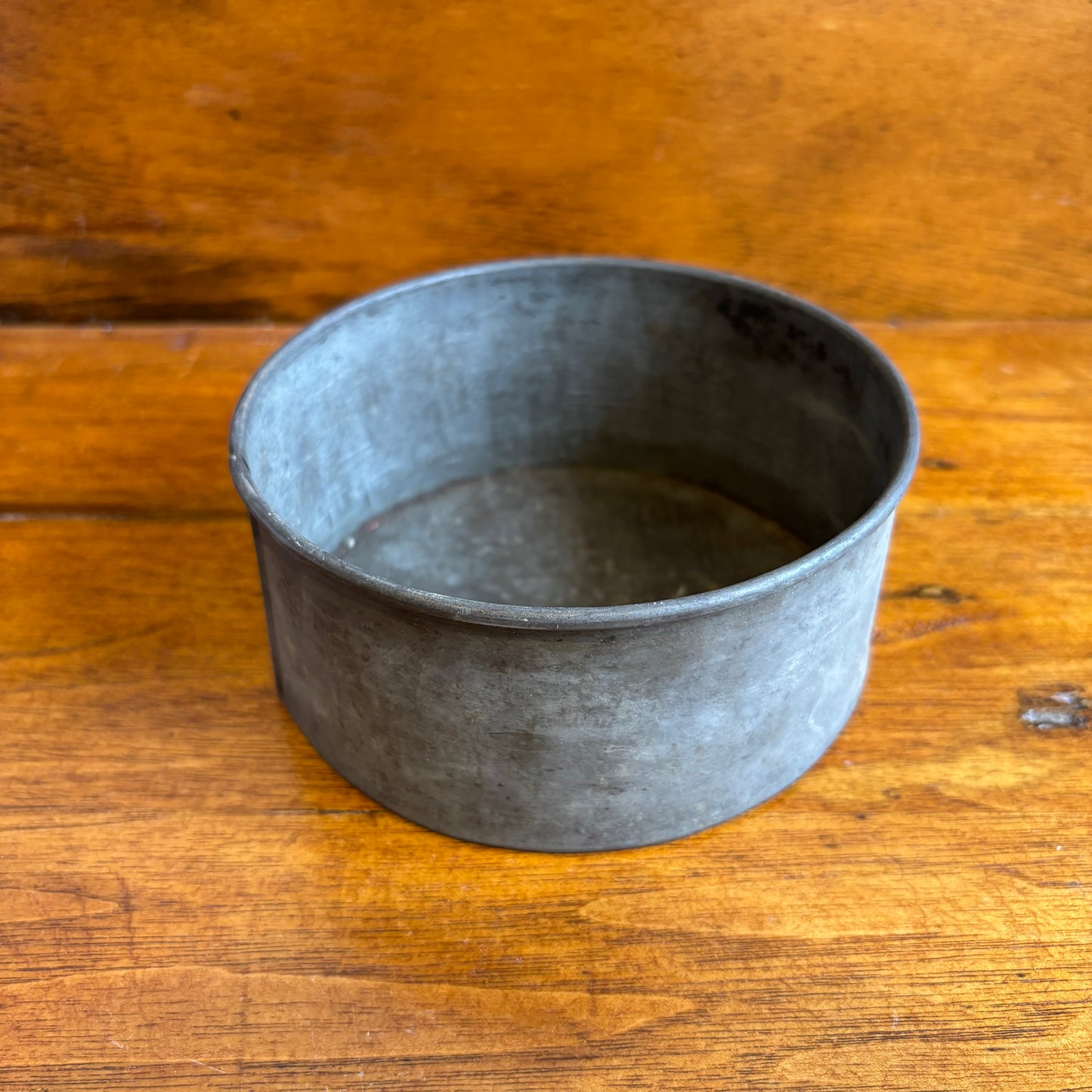 Antique Round Baking Mold - MED