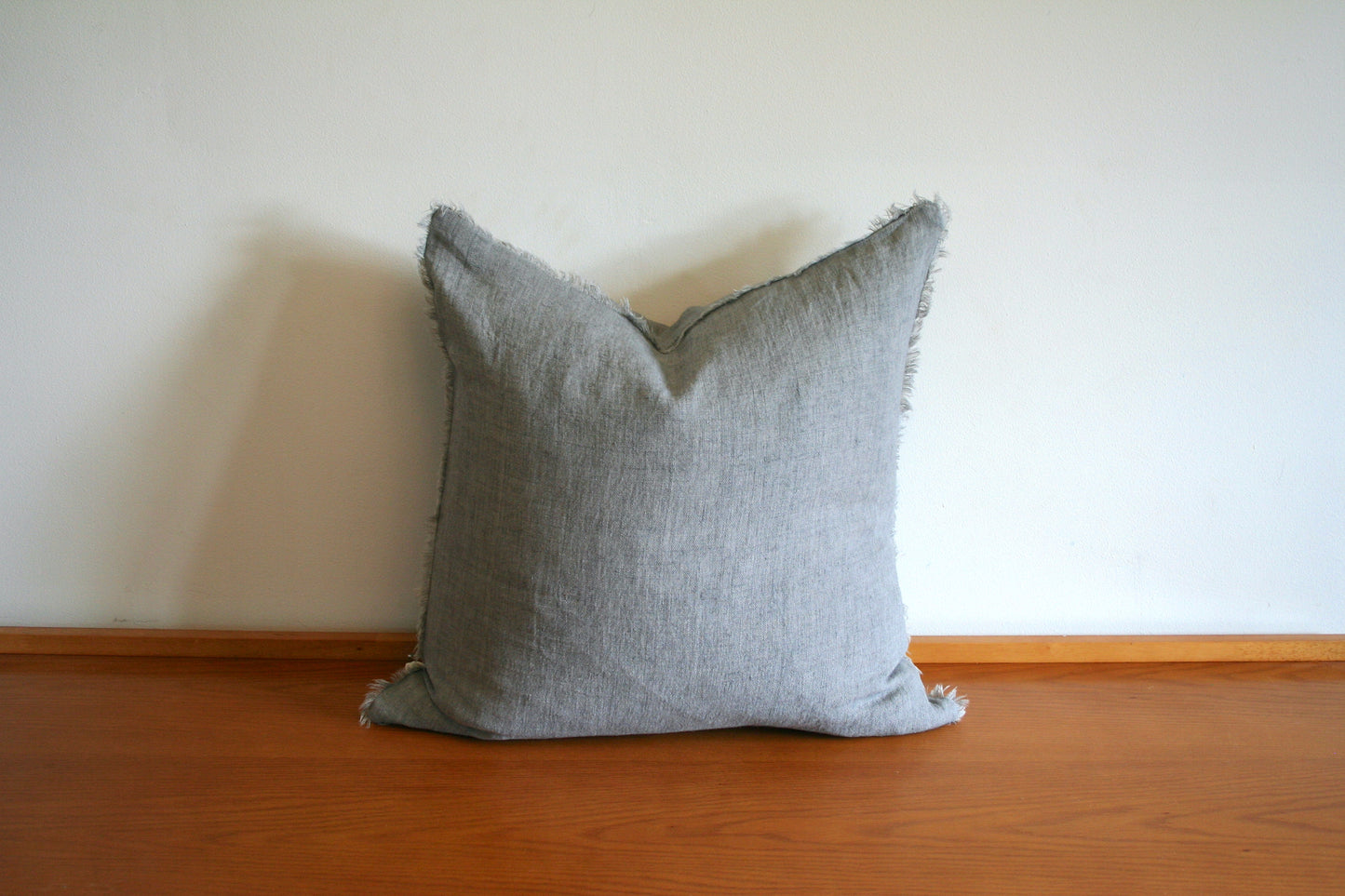 Lilith Linen Pillow - 20 x 20