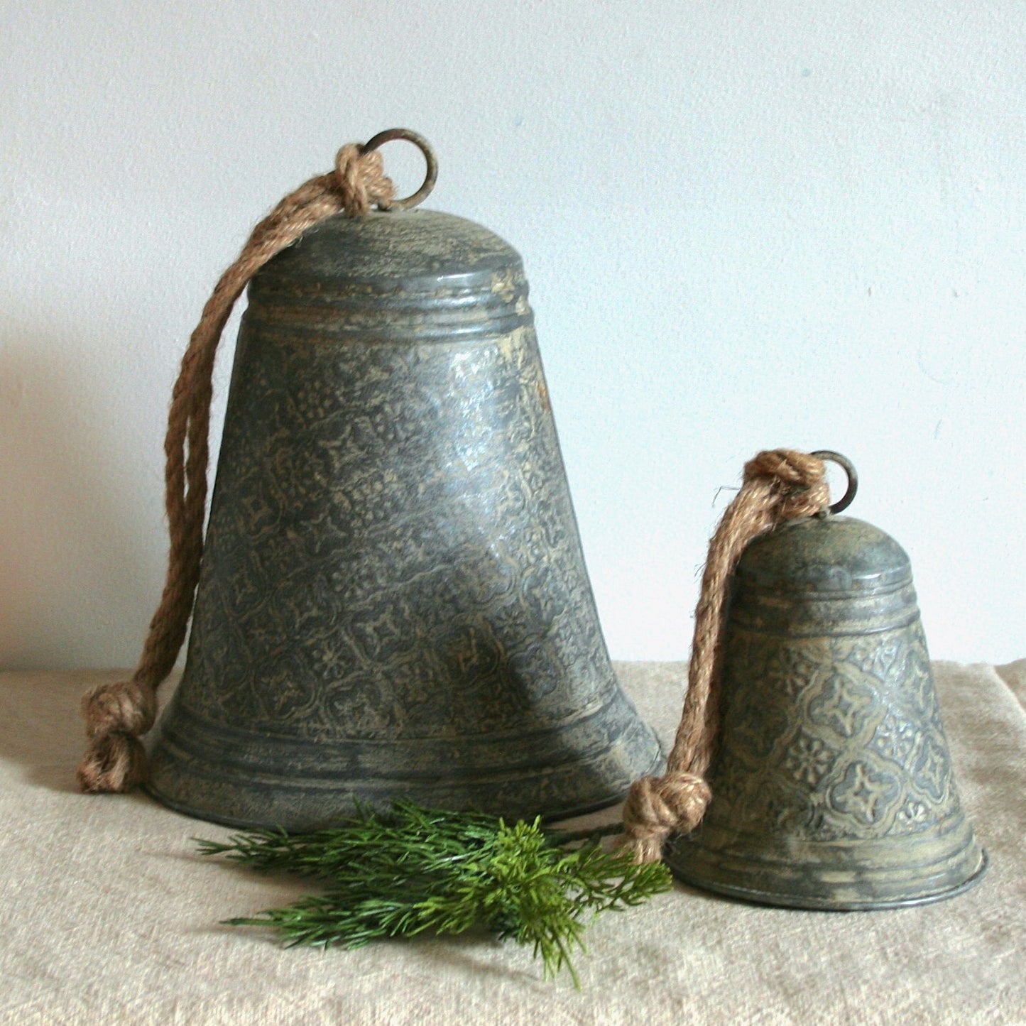Metal Bell w Jute