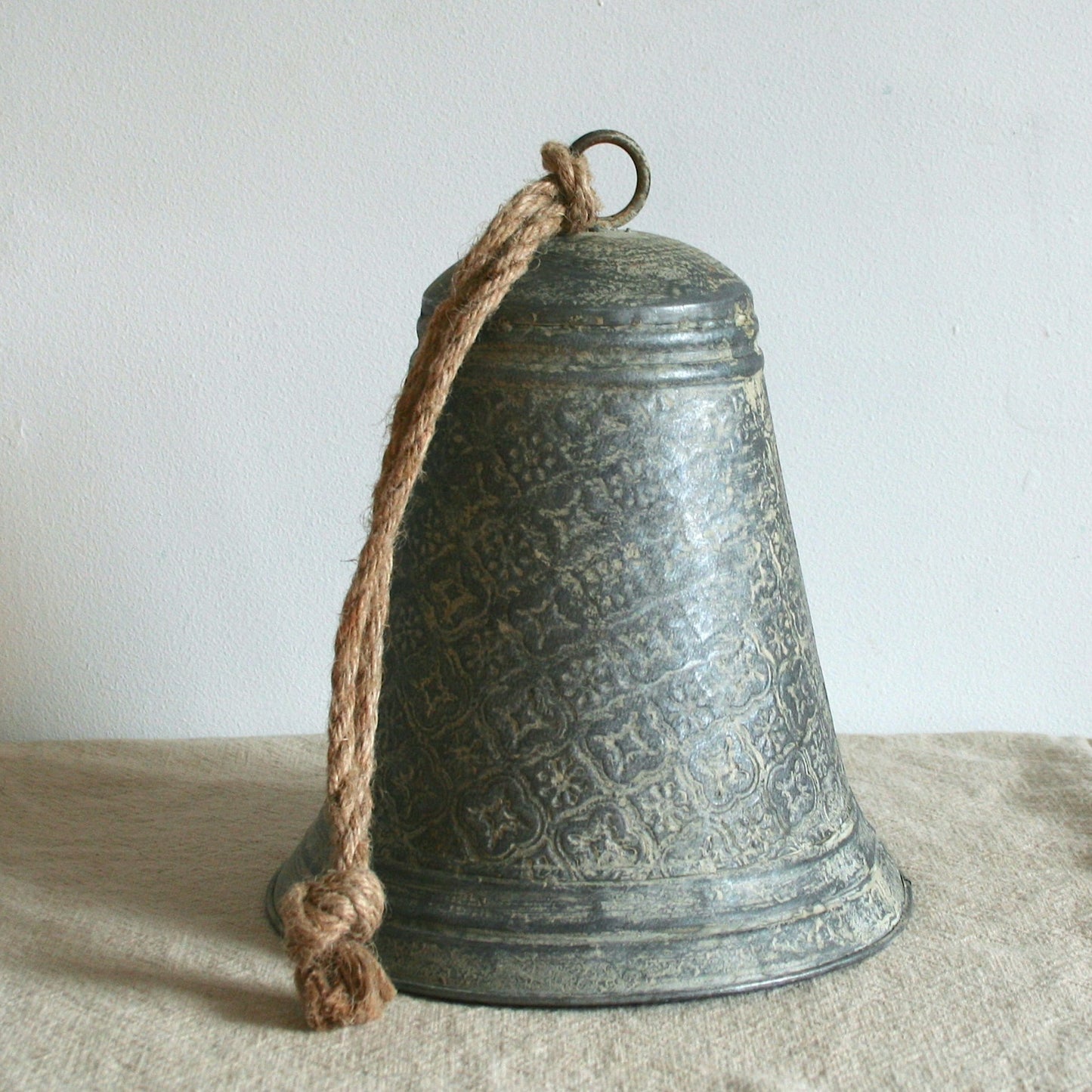 Metal Bell w Jute