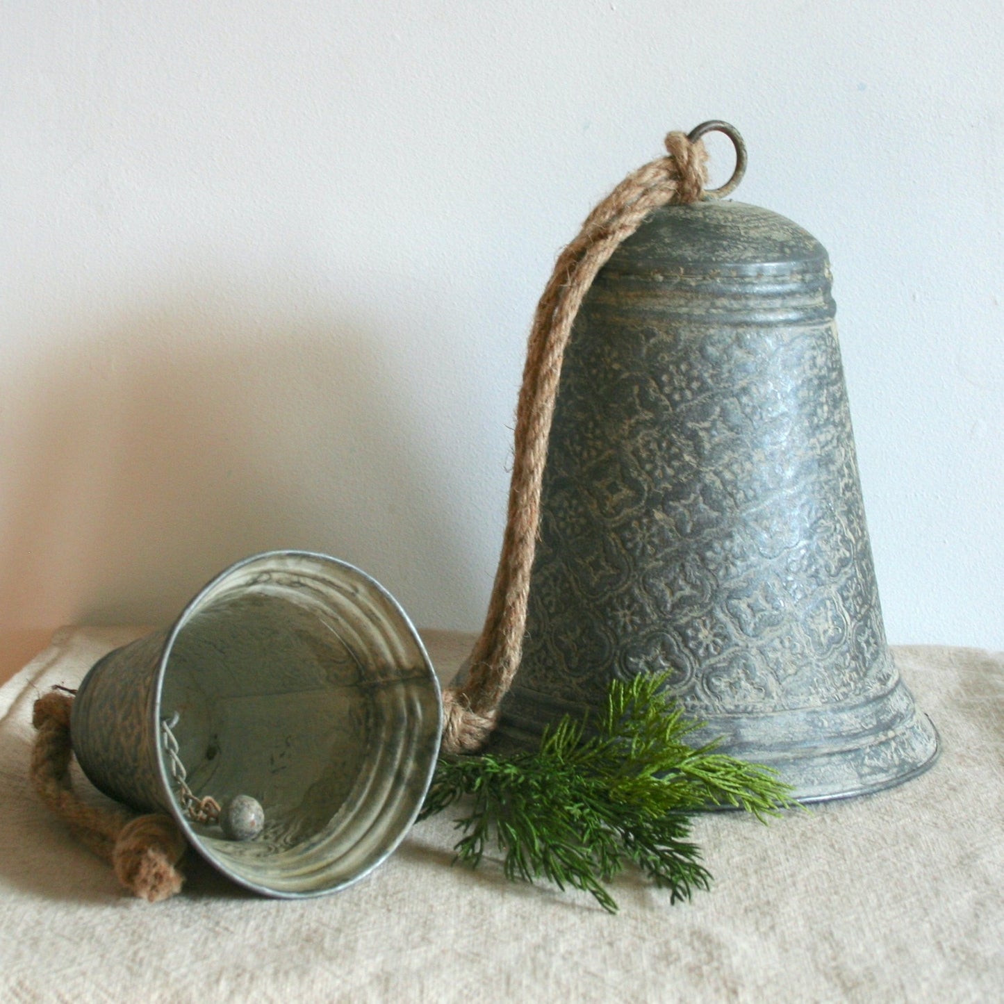 Metal Bell w Jute