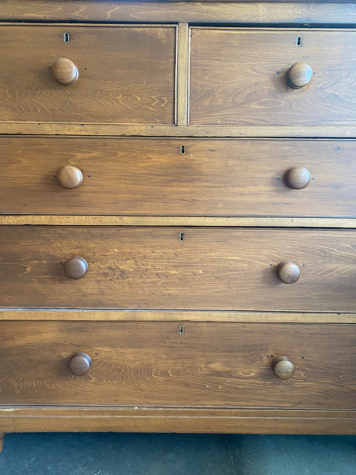 Early American 5 Drawer Dresser