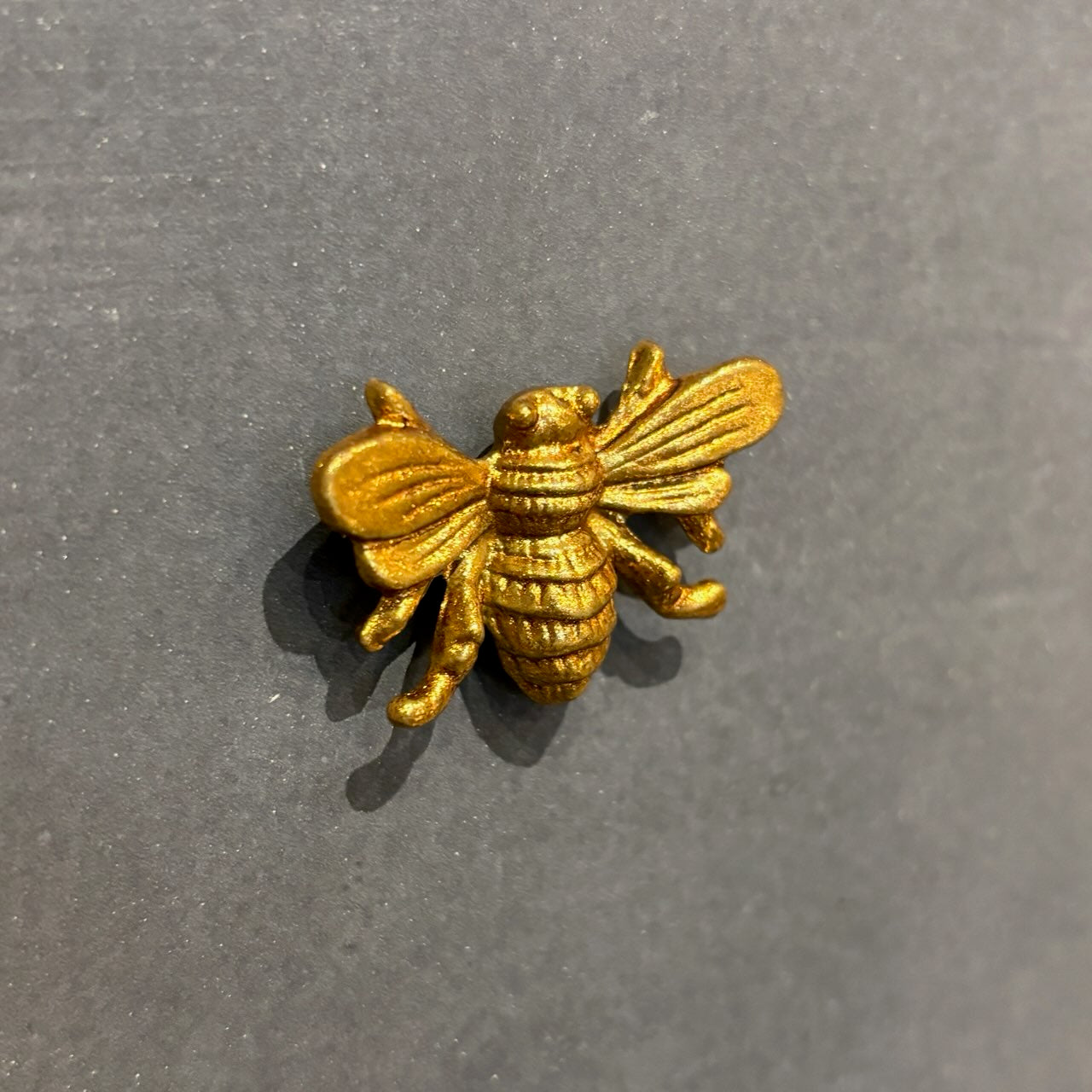 Pewter Bee Magnet w/ Gold Finish