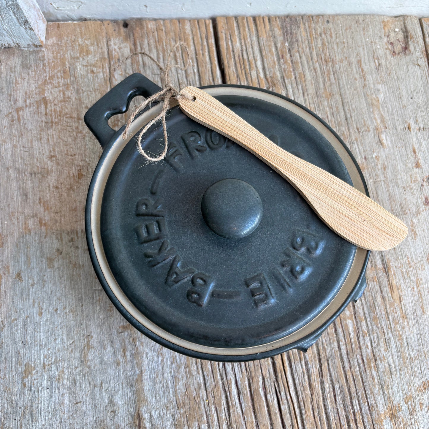 Stoneware Brie Dish w/ Spreader