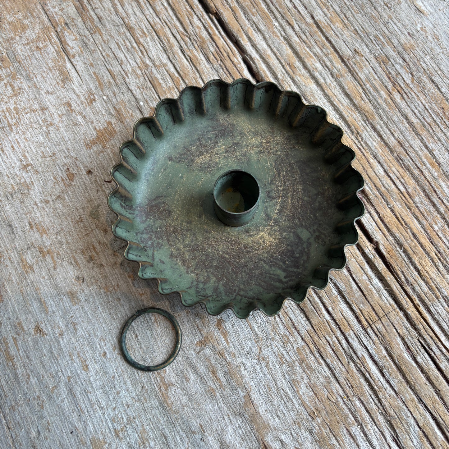 One World Candleholder - Pie Crust Shape