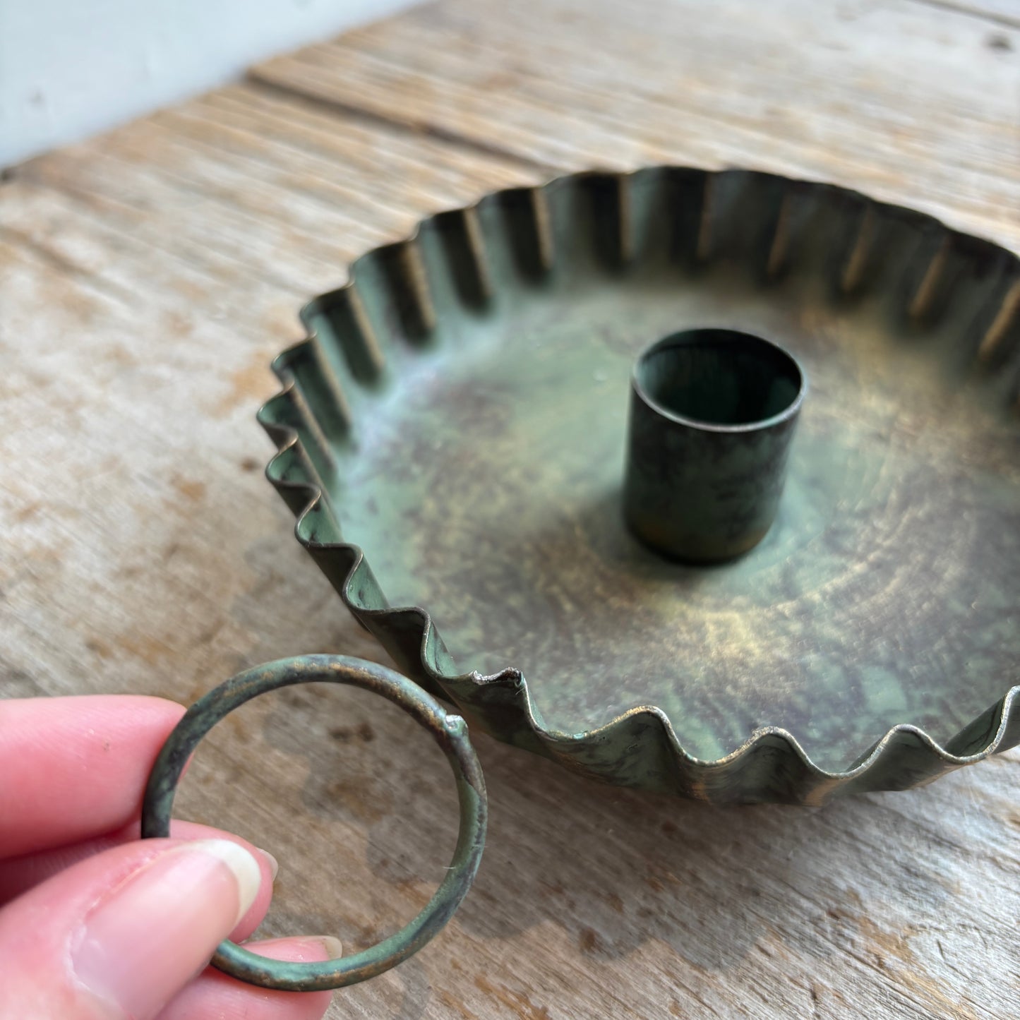 One World Candleholder - Pie Crust Shape
