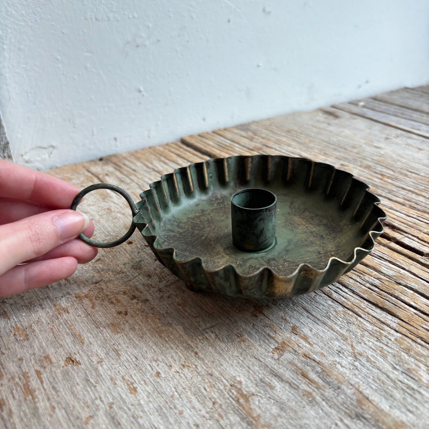 One World Candleholder - Pie Crust Shape