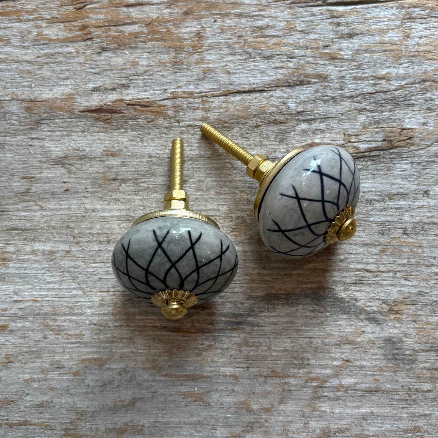 Knob: Ceramic Gold & Black Radiating Pattern