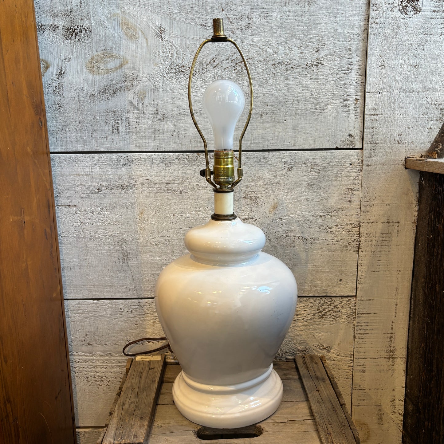 Vintage Ceramic Lamp w/No Shade - White