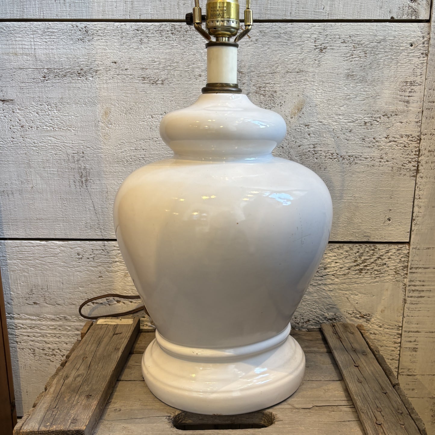 Vintage Ceramic Lamp w/No Shade - White