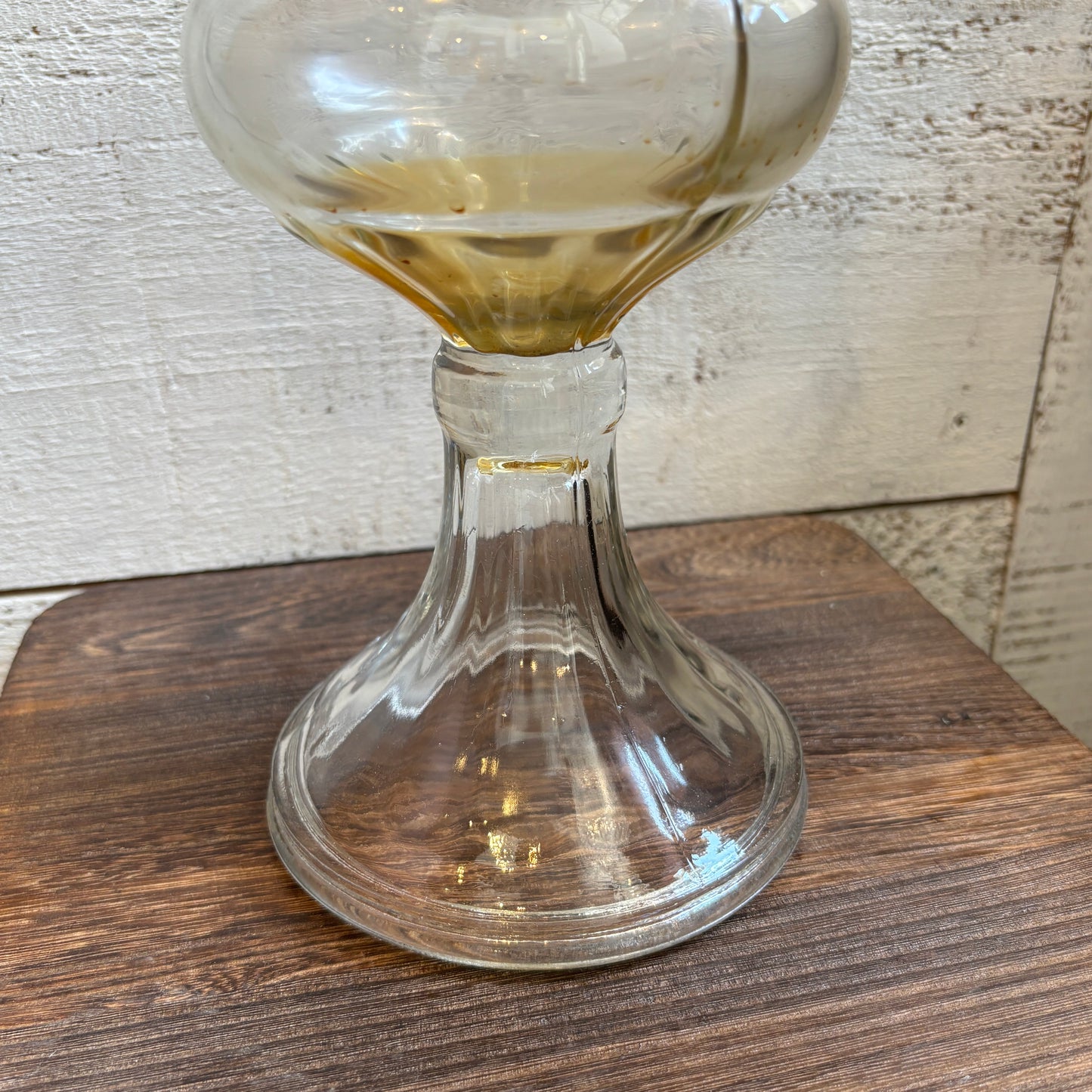 Vintage Oil Lamp w/Detailed Rim