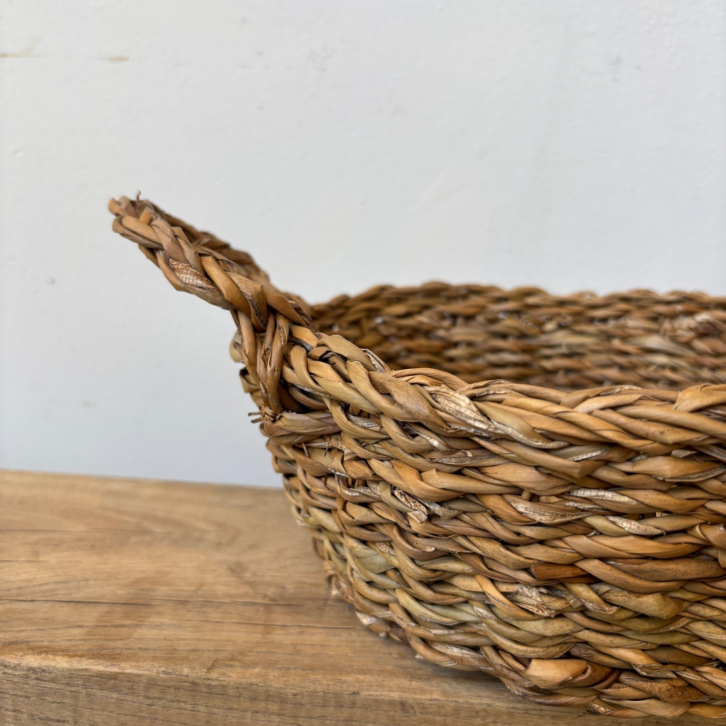 Low Round Seagrass Trays w/ Handles