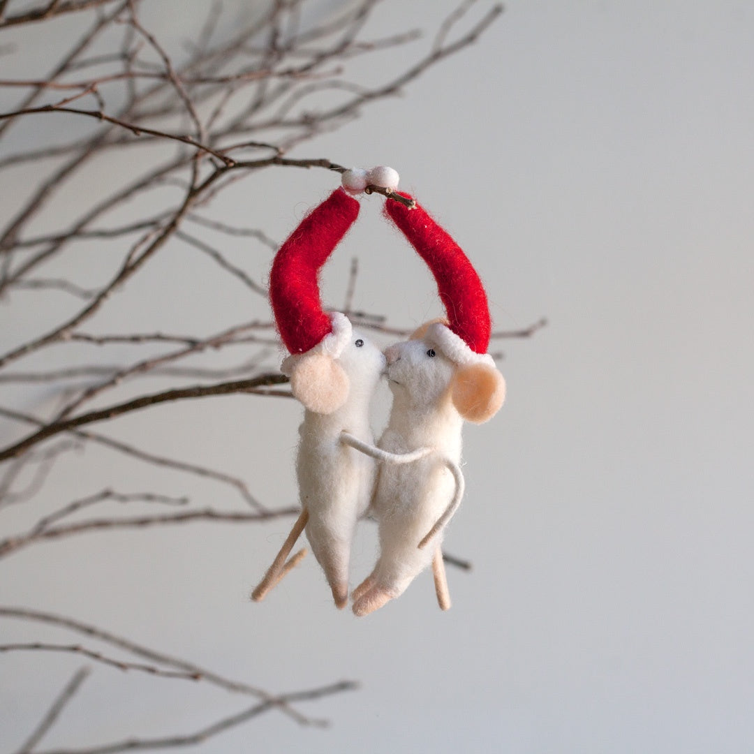 Felt Kissing Mice w Santa Hats