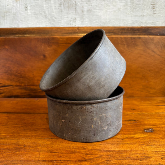 Antique Round Baking Mold - MED