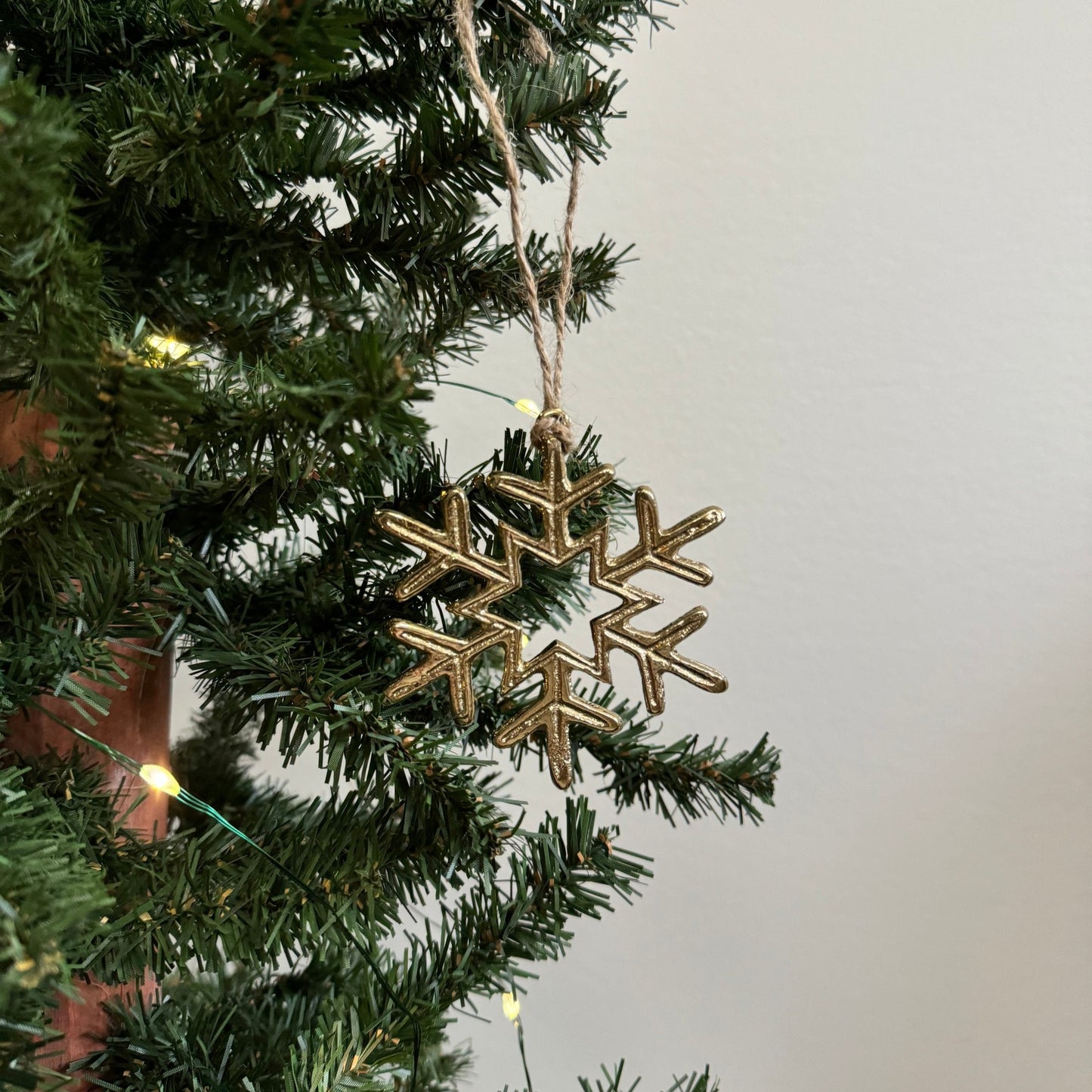 Metal Snowflake Ornament: Gold