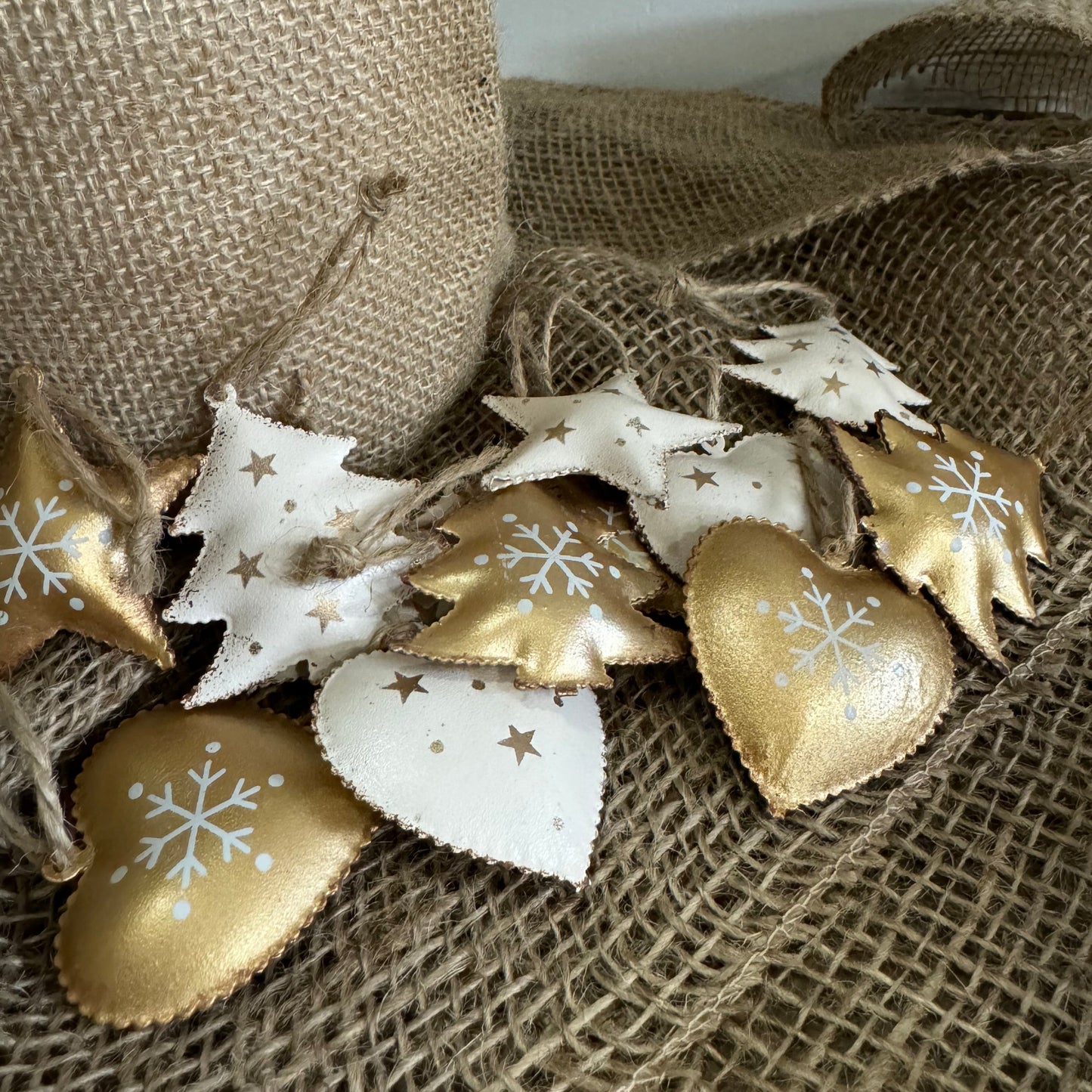 Mini Tree Ornament- White/Gold