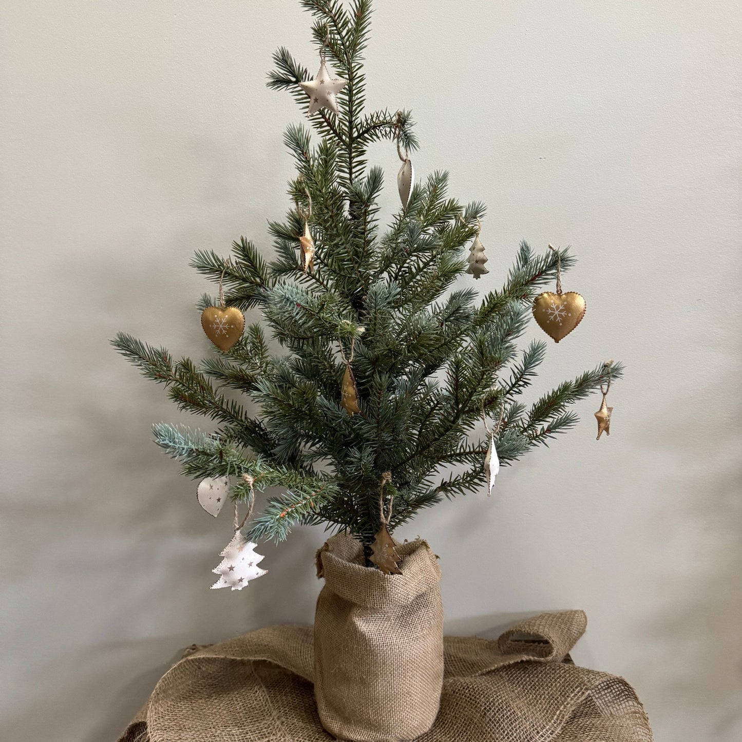 Mini Tree Ornament- White/Gold