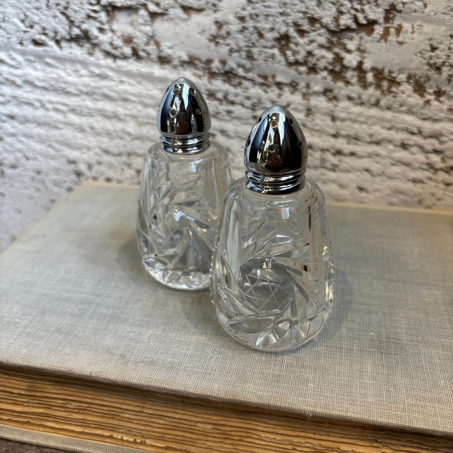 Vintage Pinwheel Salt & Pepper Shaker Set