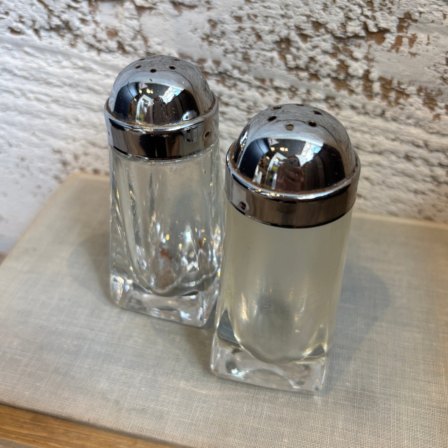 Vintage Simple Glass Salt & Pepper Shaker Set