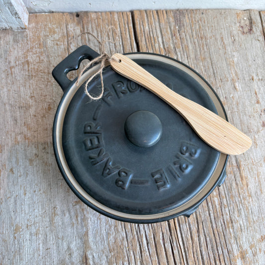 Stoneware Brie Dish w/ Spreader
