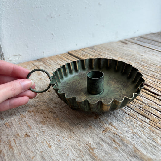 One World Candleholder - Pie Crust Shape
