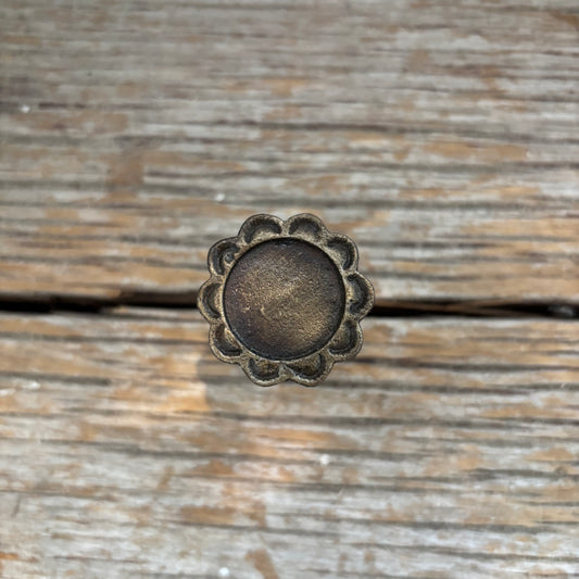 Knob: Iron Flower - Antique Brass