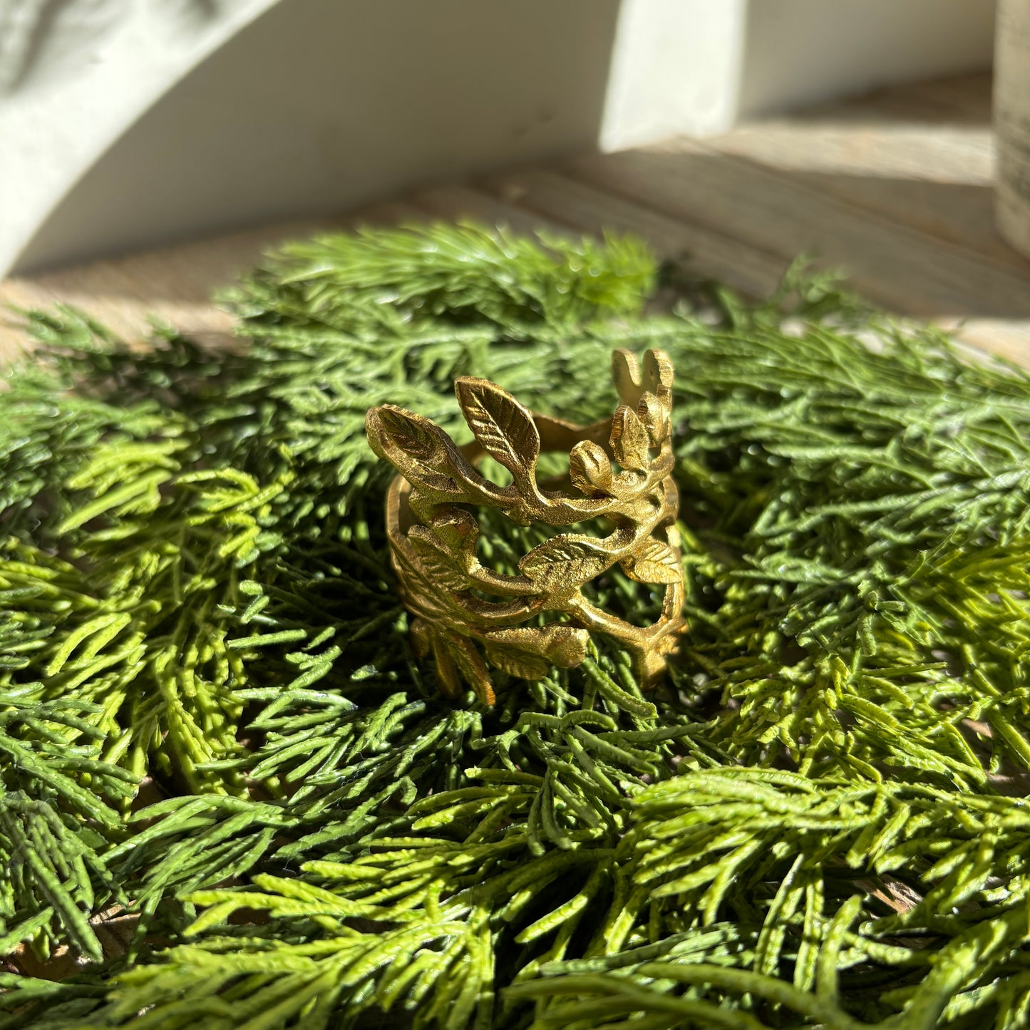 Winterberry Brass Napkin Ring