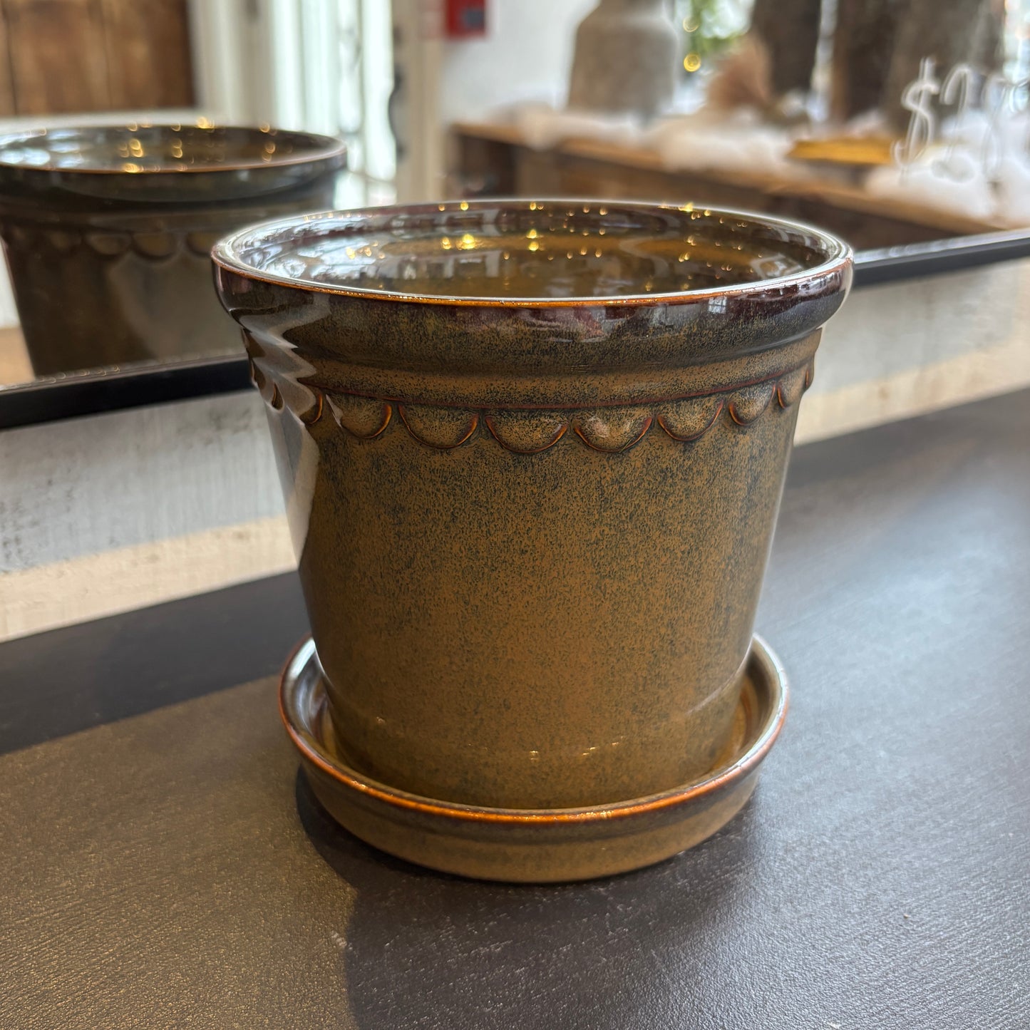 Scallop Detail Planter w/ Saucer