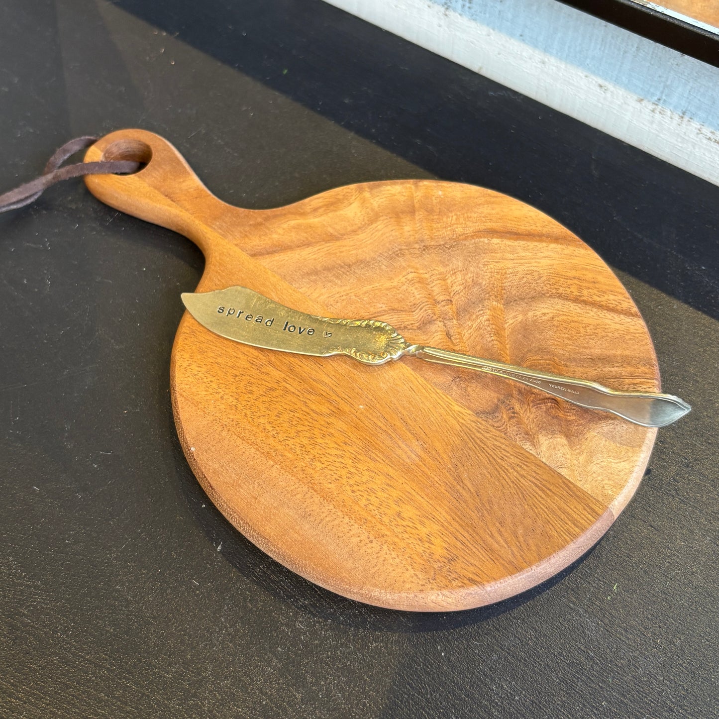 Small Round Board w Handle