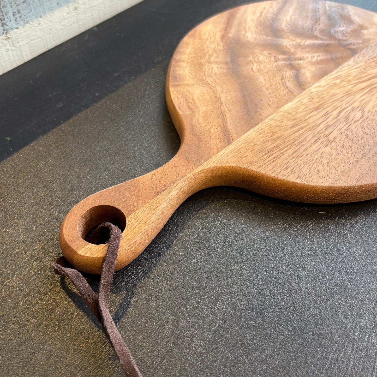 Small Round Board w Handle