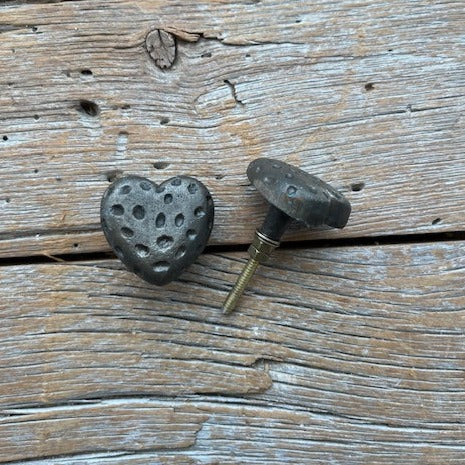 Knob: Hammered Heart