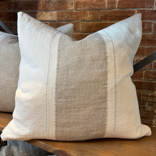 Edward Linen Pillow - 20x20