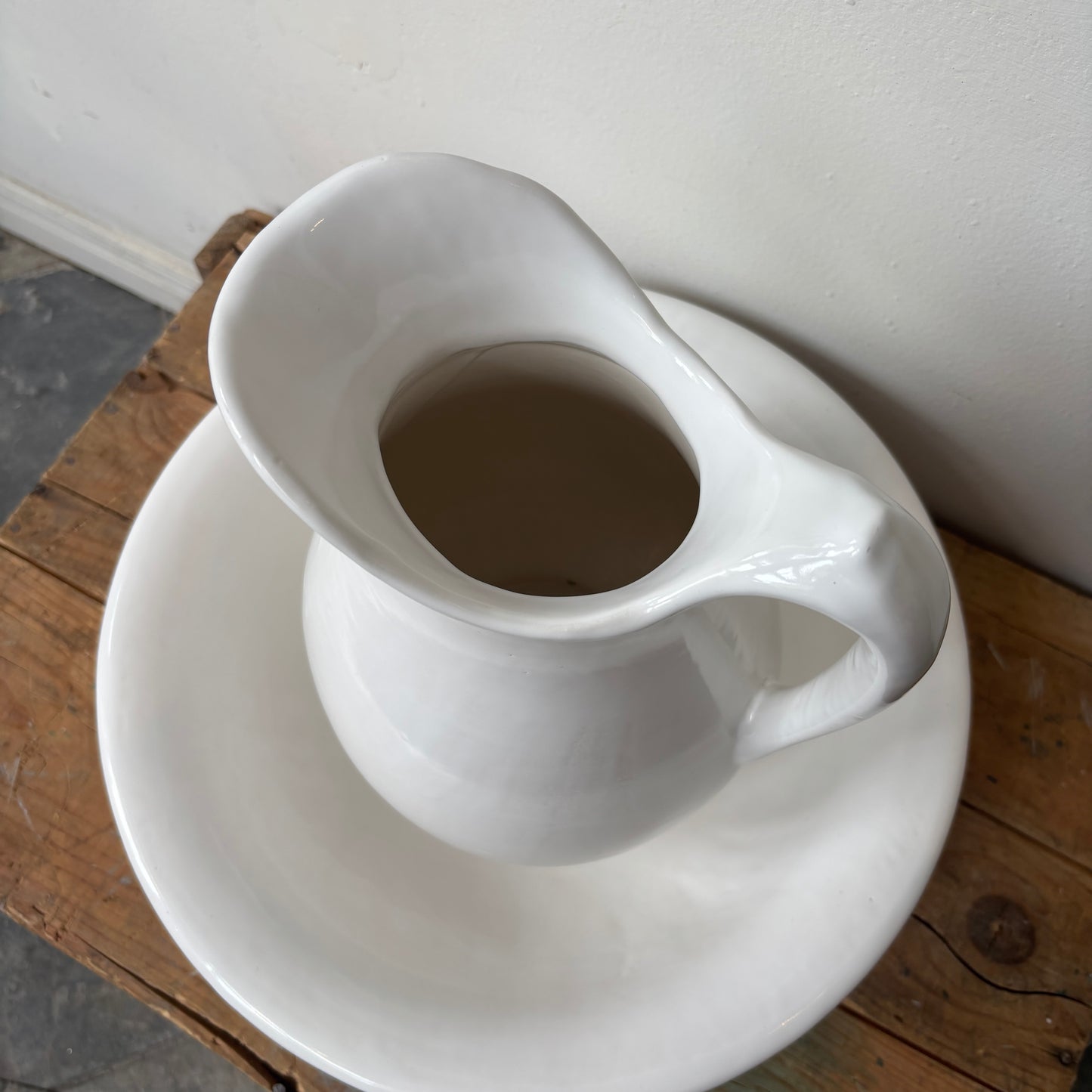Vintage Wash Bowl & Pitcher Set - White