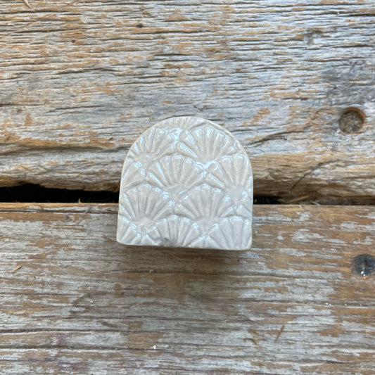 Knob: Arch Embossed Cream
