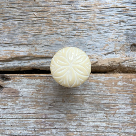 Knob: Round Bone Floral