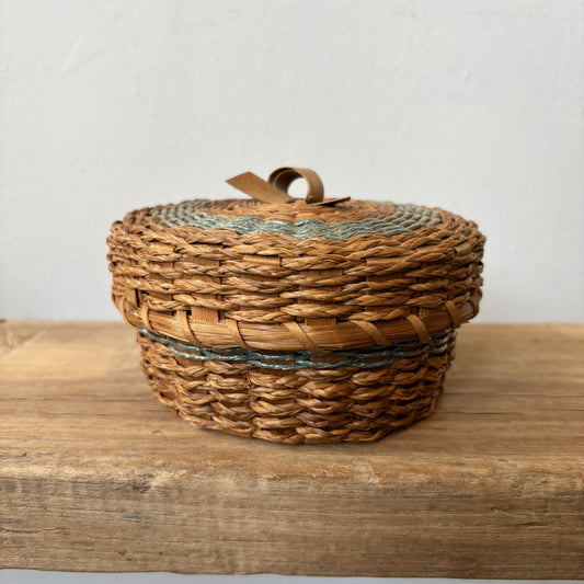 Vintage Woven Wicker Basket w/Lid - Blue Design