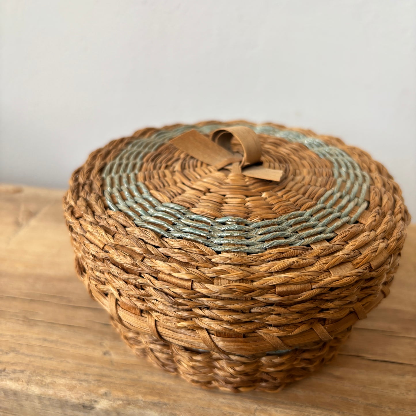 Vintage Woven Wicker Basket w/Lid - Blue Design