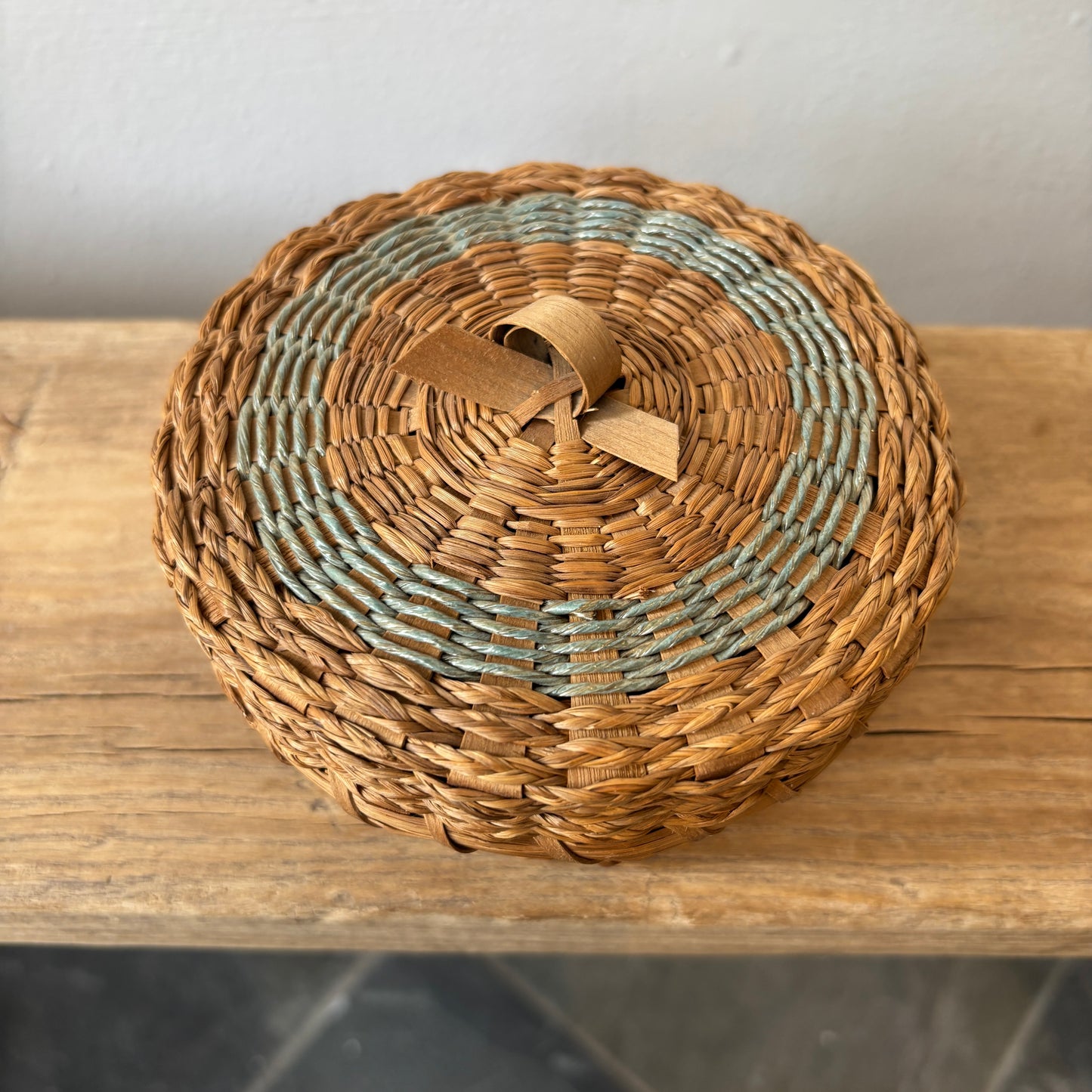 Vintage Woven Wicker Basket w/Lid - Blue Design