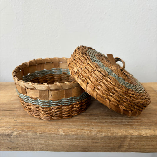 Vintage Woven Wicker Basket w/Lid - Blue Design