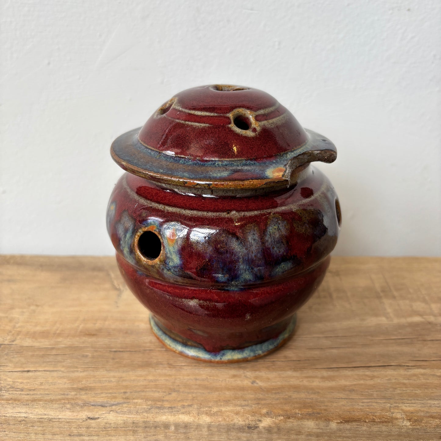 Red & Blue Pottery Garlic House
