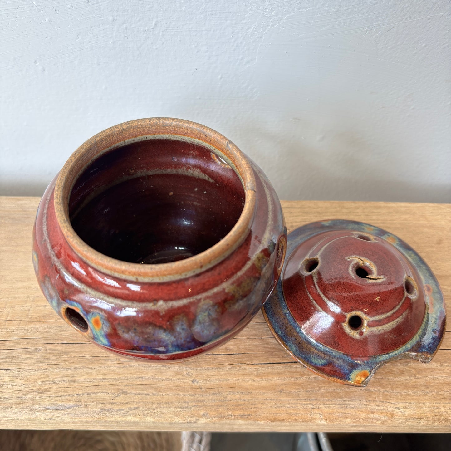 Red & Blue Pottery Garlic House