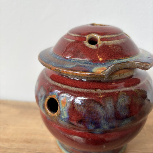 Red & Blue Pottery Garlic House