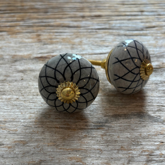 Knob: Ceramic Gold & Black Radiating Pattern