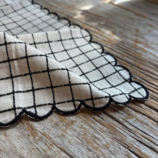 Checkered Print Scallop Napkins
