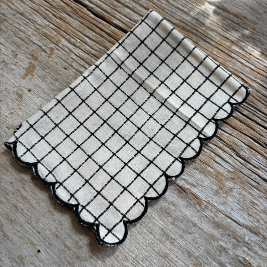 Checkered Print Scallop Napkins