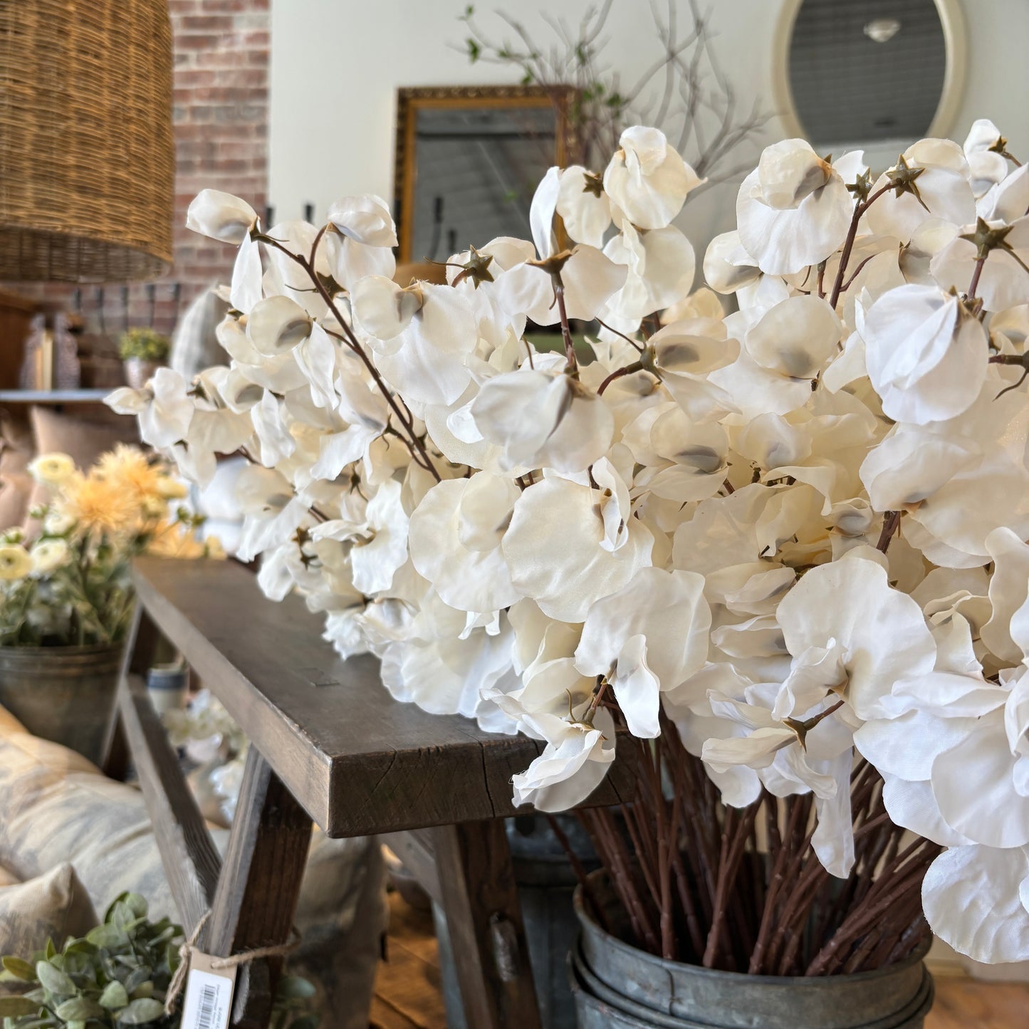 Faux Sweet Pea Stem - Cream
