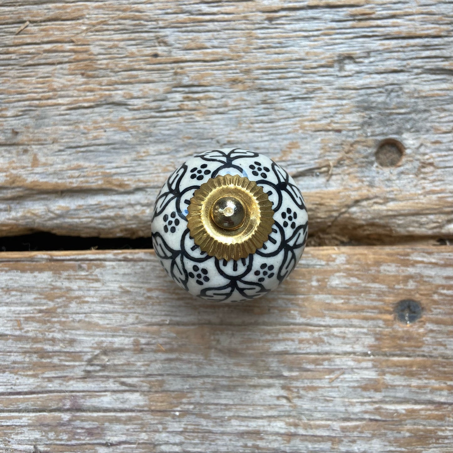 Knob: Round Ceramic Black Design