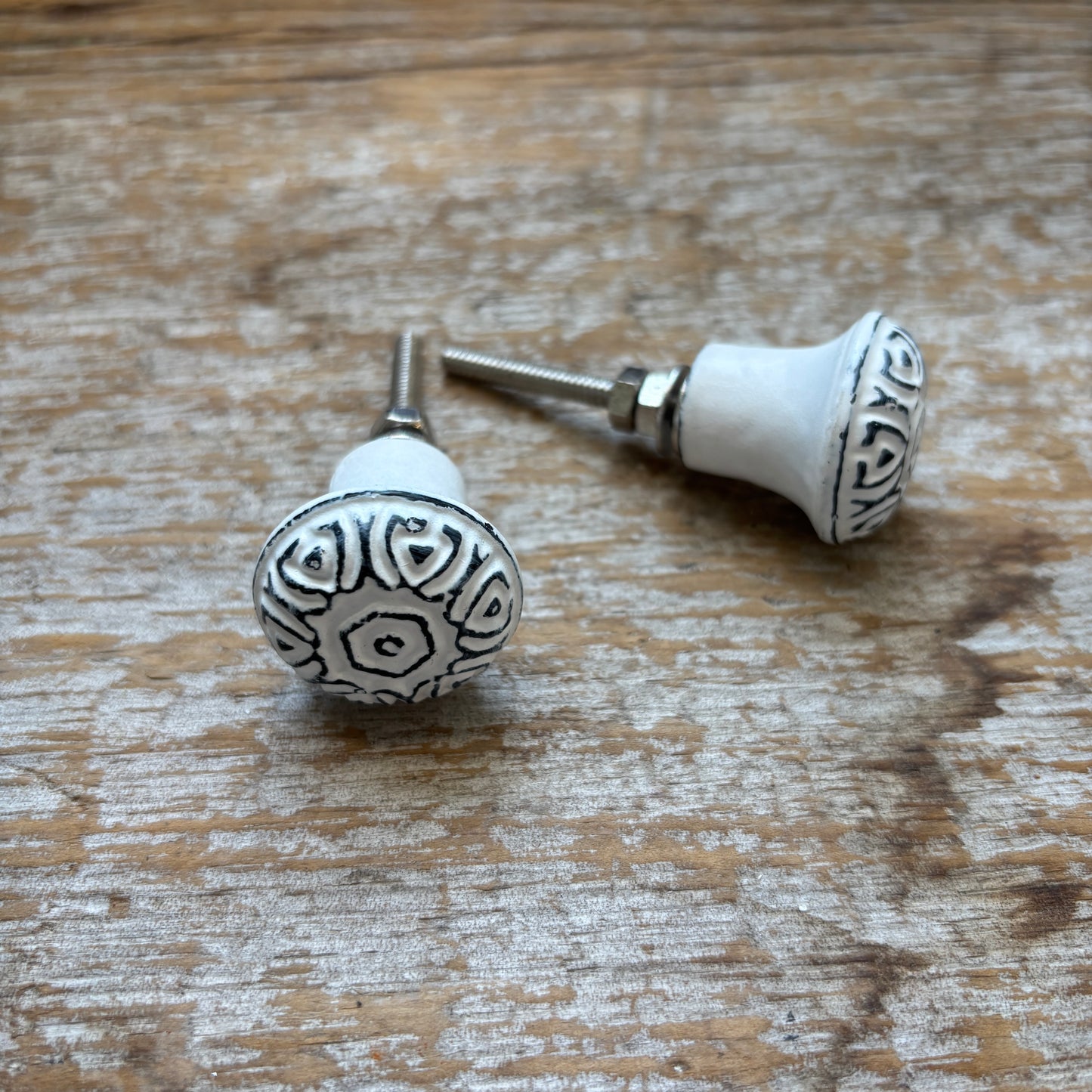 Knob: Embossed Heart Design - White
